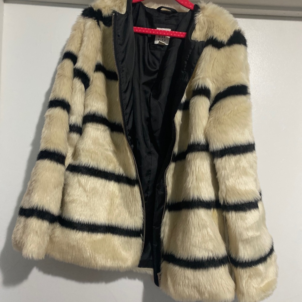 faux fur jacket GUC no stains no holes no rips